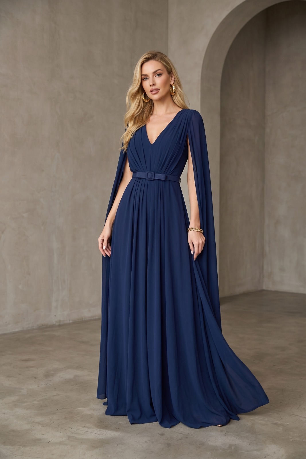 Vestido Longo Azul-Marinho com Capa Elegante