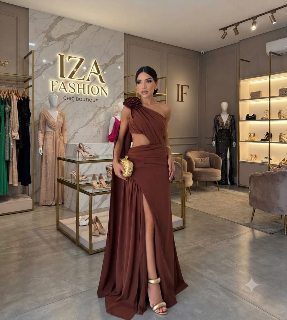 Vestido Longo Marrom em Crepe com Ombro Único, Flor 3D, Recorte Lateral e Fenda Alta