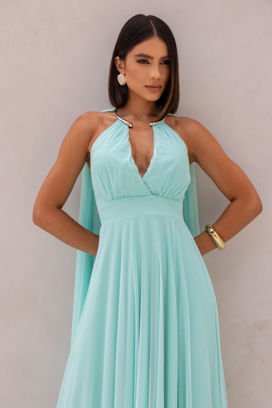 Vestido Longo Tiffany com Capa – Elegância e Sofisticação