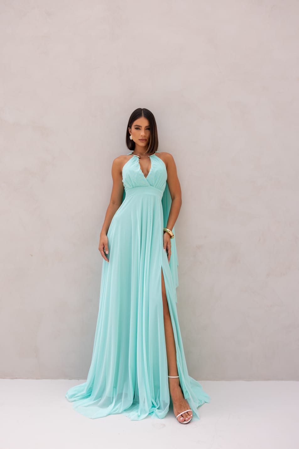 Vestido Longo Tiffany com Capa – Elegância e Sofisticação